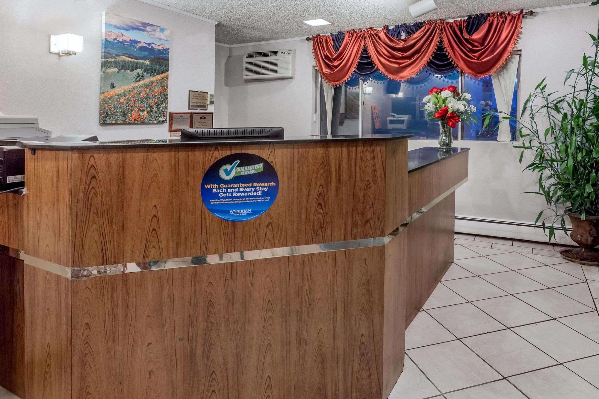 Howard Johnson By Wyndham Colorado Springs Buitenkant foto