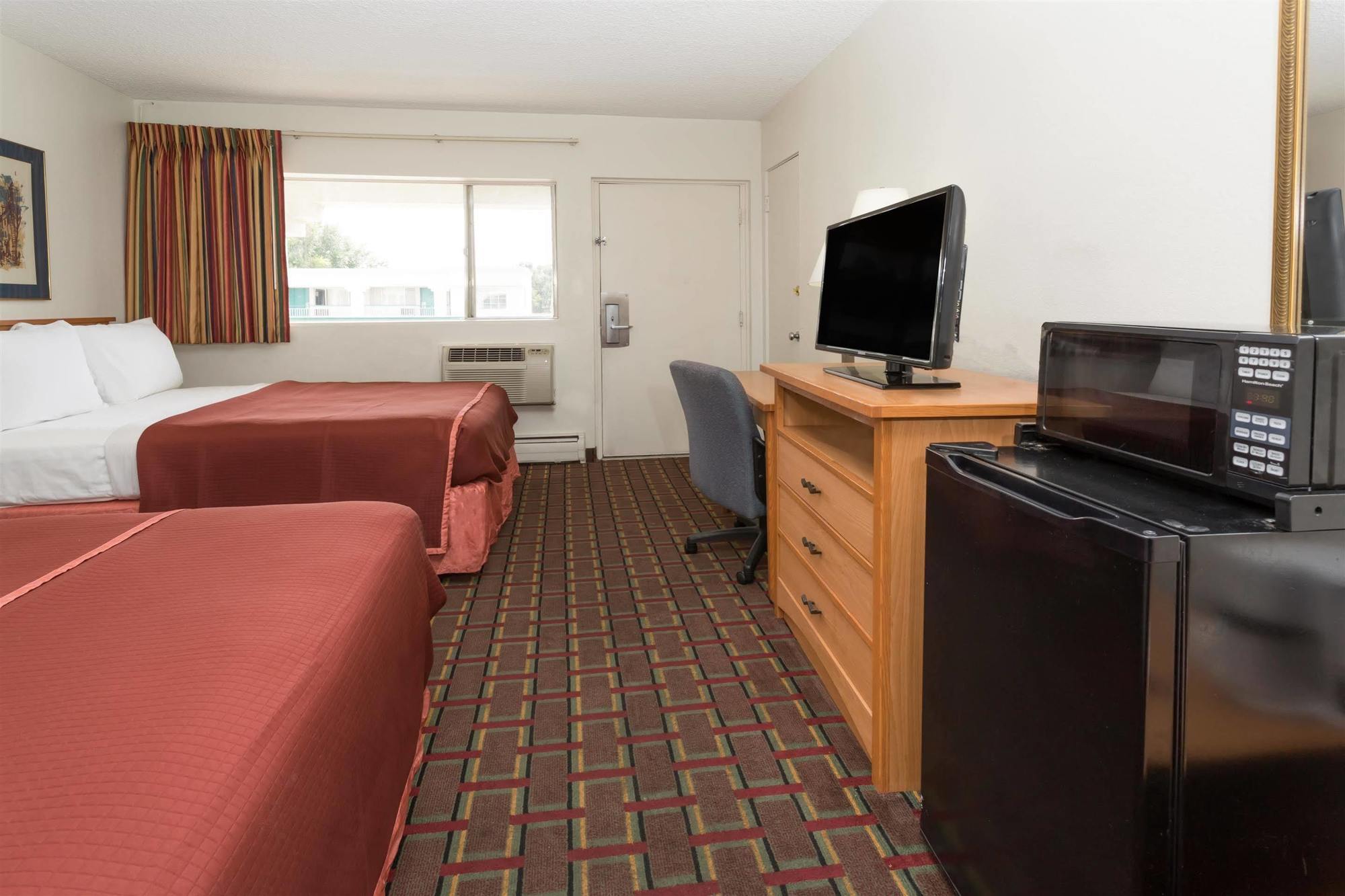 Howard Johnson By Wyndham Colorado Springs Buitenkant foto