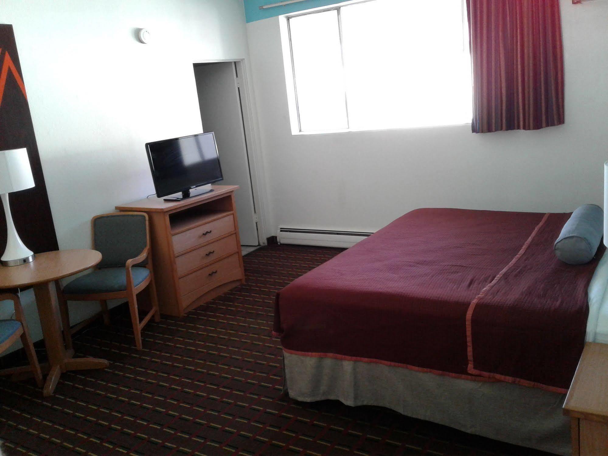 Howard Johnson By Wyndham Colorado Springs Buitenkant foto
