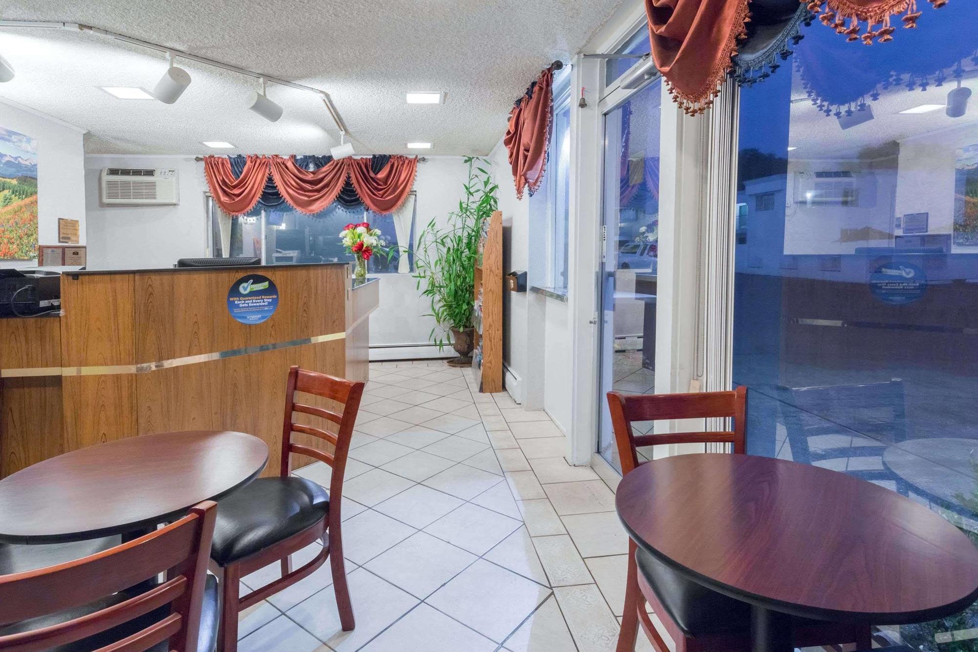 Howard Johnson By Wyndham Colorado Springs Buitenkant foto